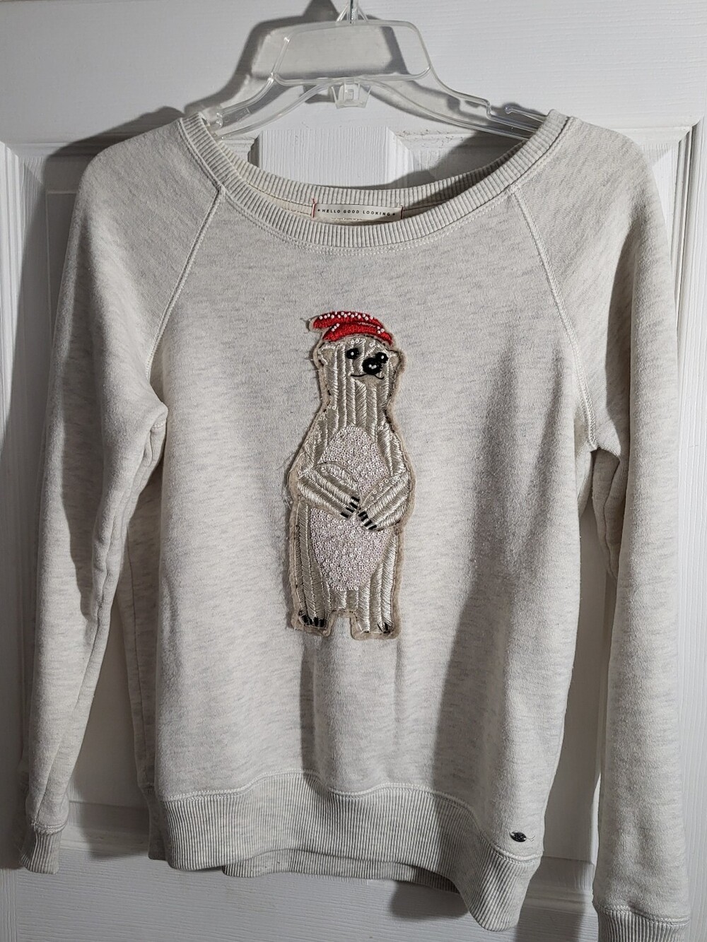 Cozy American Eagle Cream Sweatshirt with Sequin Otter, Perfect For The Holidays